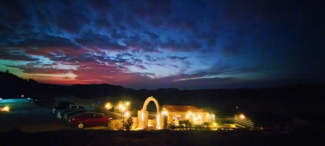 Luxury tent Petra Wassaif Camp *